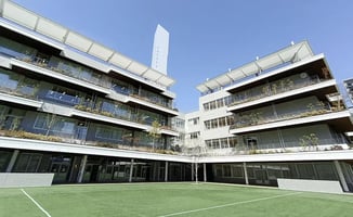 ポケトーク導入事例：中央区教育委員会様 (取材場所：中央区立晴海西小学校)